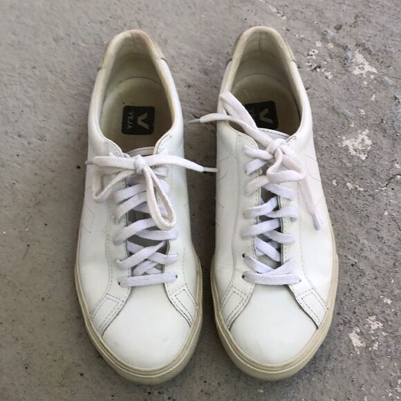 Veja all white sneakers - Picture 1 of 11